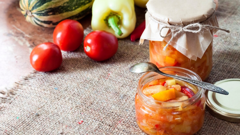 Пикантное ассорти из кабачков, помидоров и сладких перцев: рецепт домашней заготовки
