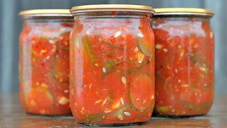Лечо со свежими огурцами: необычный рецепт популярной домашней заготовки на зиму