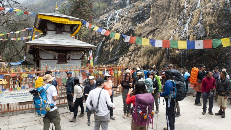 Российские туристы застряли в горах Непала из-за охвативших страну протестов