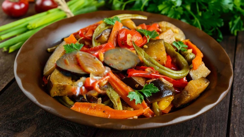 Салат "Десятка" из баклажанов: простая, но вкусная заготовка на зиму