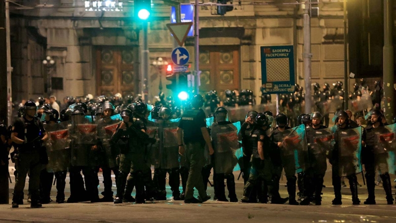 Глава МВД Сербии рассказал о пострадавших и задержанных по итогам новых столкновений