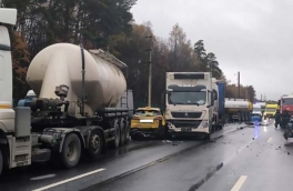 Три человека погибли, двое пострадали в результате массового ДТП под Серпуховом