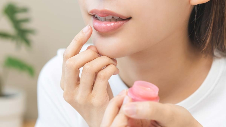 Как сделать питательный бальзам для губ в любом оттенке: бюджетный и простой лайфхак