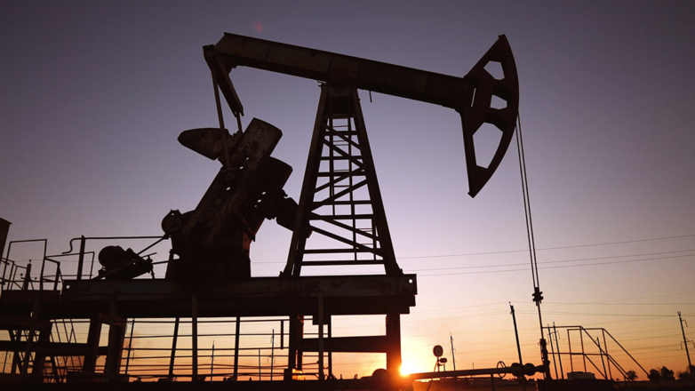 Четыре страны Ближнего Востока сократили добычу нефти