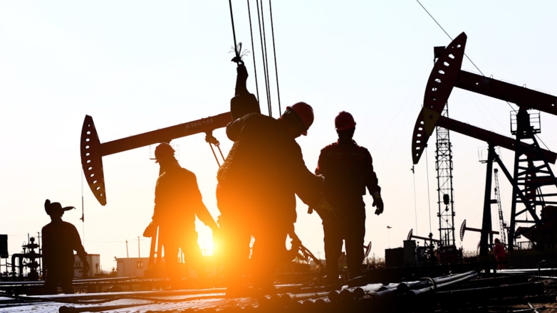 Выплаты нефтяникам по демпферу за месяц сократились с 80 млрд до 30 млрд руб.