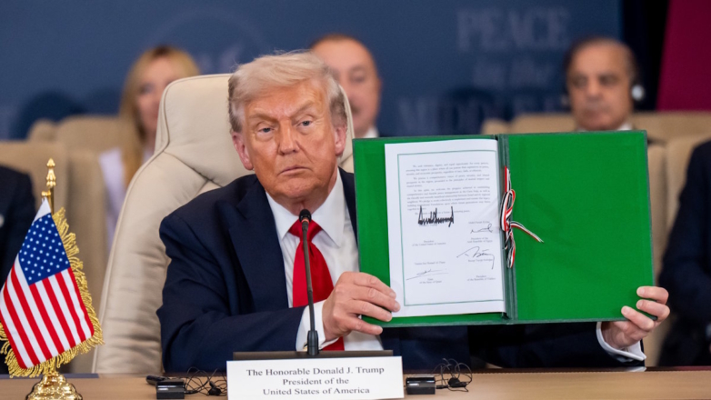 Time поместил Трампа на обложку по случаю достижения мирного соглашения по Газе