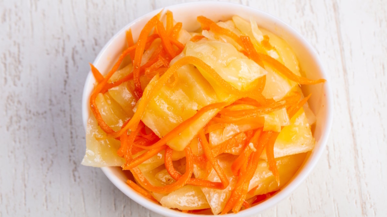 Капуста по-корейски с имбирем и чесноком: рецепт домашней заготовки на зиму