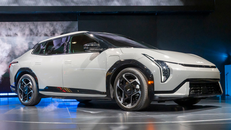 Kia показала EV4 GT: первые изображения "заряженного" электромобиля
