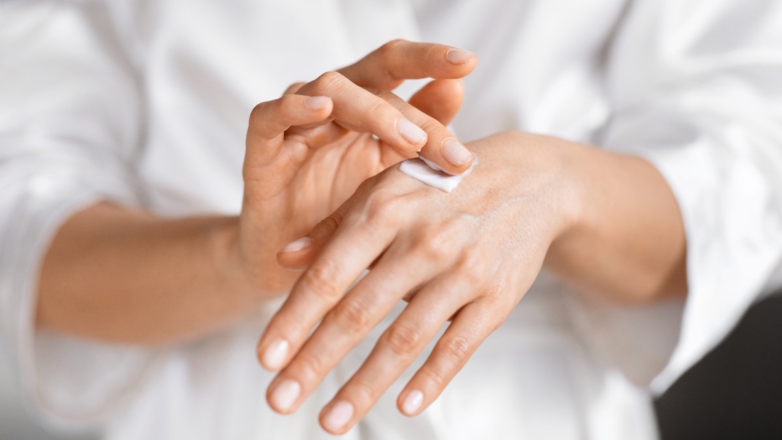 Увлажняющий, питательный, защитный: как выбрать крем для рук на холодное время года