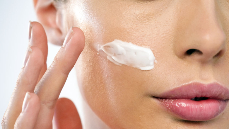 Барьерный уход за кожей: что это, когда он нужен и какие средства использовать