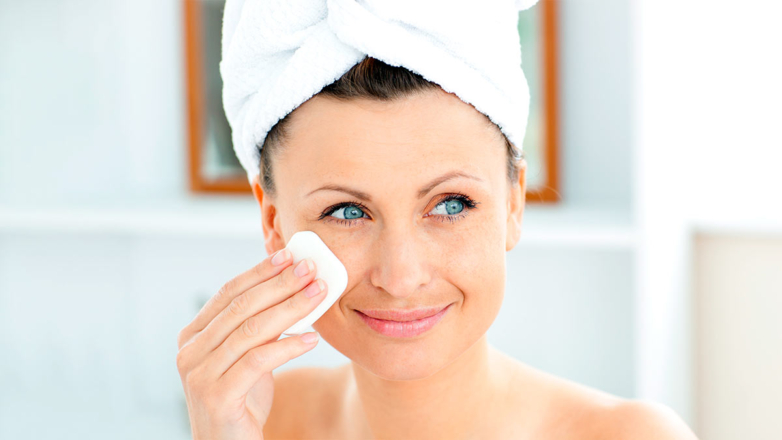 Какие ошибки в очищении кожи лица ухудшают ее состояние и ускоряют старение