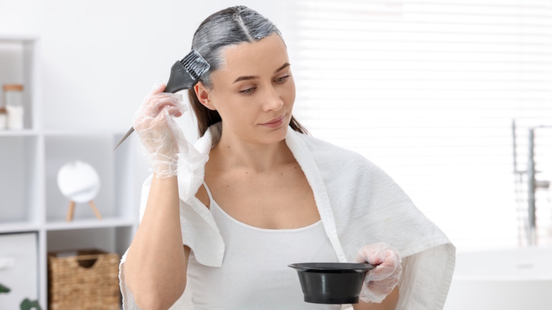 Как покрасить волосы дома, чтобы они выглядели словно после салона: правила, лайфхаки и пошаговая инструкция