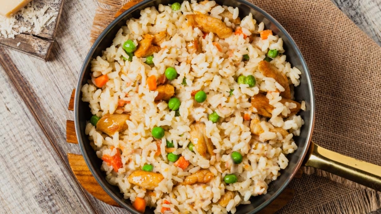 Готовим ризотто с курицей и шампиньонами в сливочном соусе: простой рецепт сытного блюда в итальянском стиле