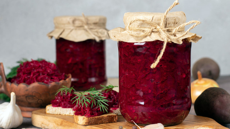 Пикантный салат из свеклы на зиму: простой рецепт домашней заготовки