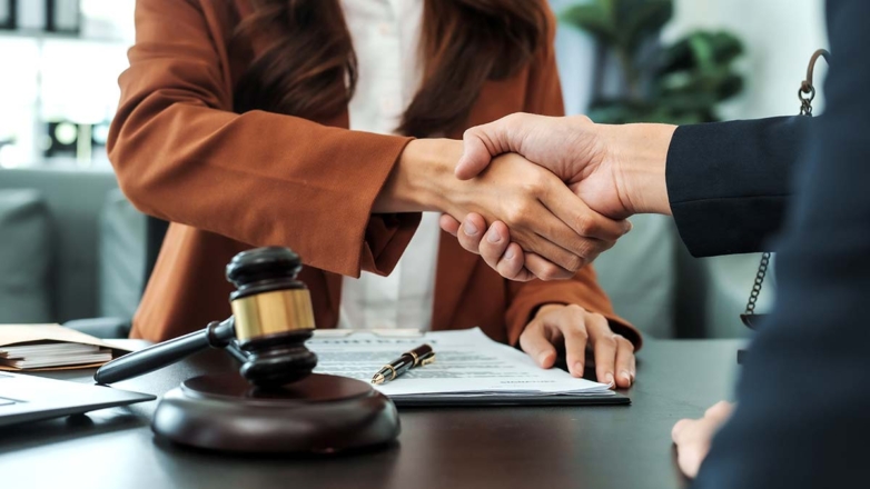 Адвокаты будут бесплатно защищать россиян при трудовых спорах в суде