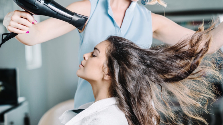 Как увеличить объем тонких волос: стилист назвала самые подходящие стрижки