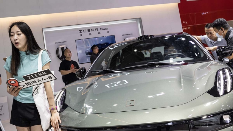 Компания Zeekr раскрыла интерьер нового лифтбека 001
