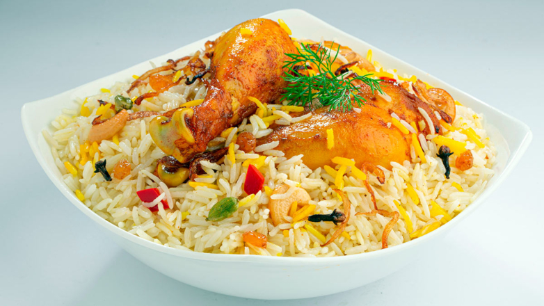 Готовим бириани с курицей: индийский плов с неожиданными ингредиентами