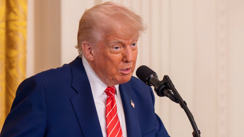 Трамп назвал украинский конфликт "бредовым"