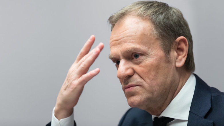 Новые коррупционные скандалы на Украине осложнят ее партнерство с Западом, заявил Туск