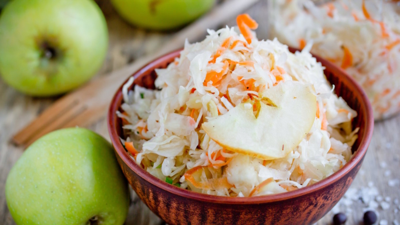 Квашеная капуста с яблоками и мандаринами: простой рецепт аппетитной заготовки к Новому году