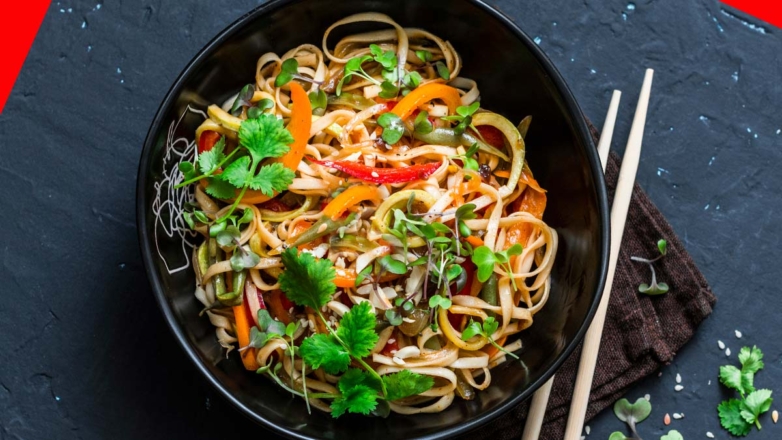 Рецепт для любителей китайской кухни: лапша быстрого приготовления с овощами