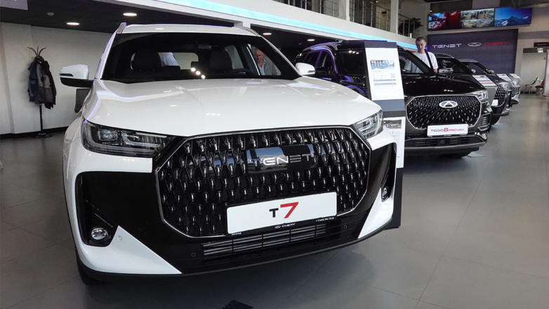 Отечественные автомобильные бренды обогнали "китайцев" по продажам в РФ