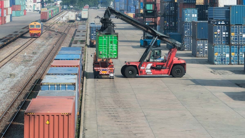 Первый грузовой поезд из России прибыл в иранский сухой порт Априн