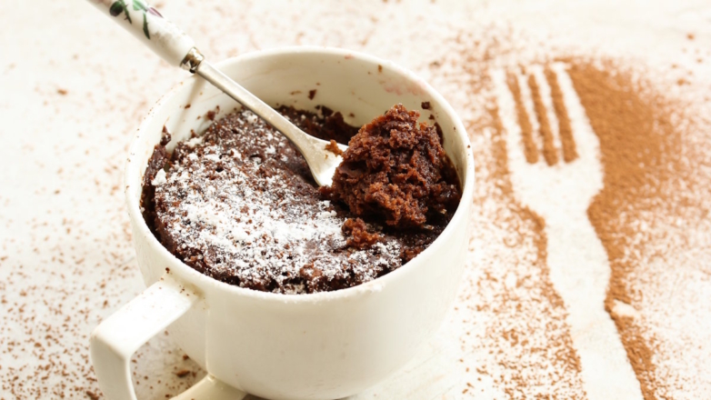 Шоколадный торт в кружке: готовим за 5 минут без духовки