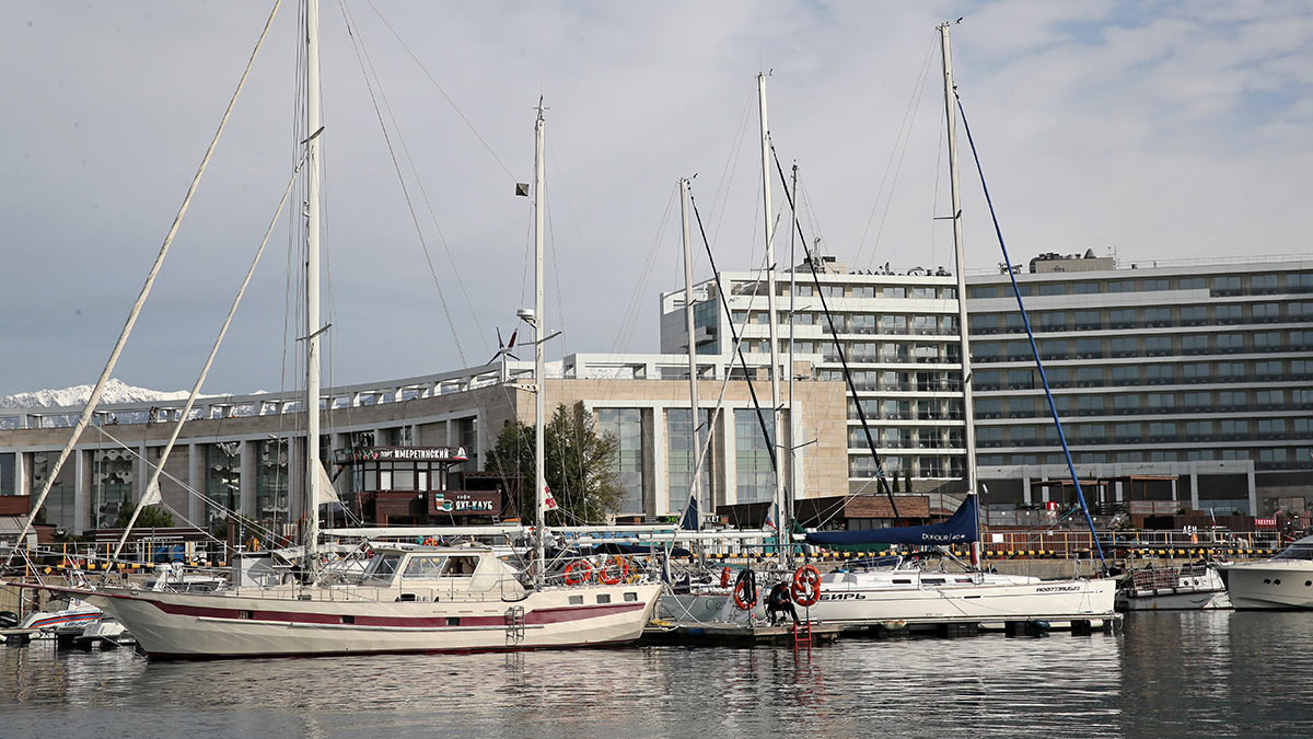 Сочи. Парусные яхты в Имеретинском порту