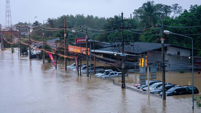В Таиланде число жертв наводнения достигло 162