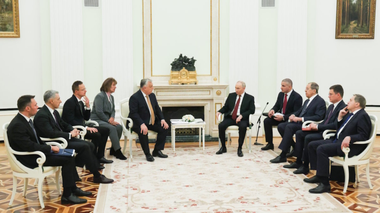 Поставки нефти, двустороннее сотрудничество, встреча с Трампом: о чем говорили Путин и Орбан в Кремле