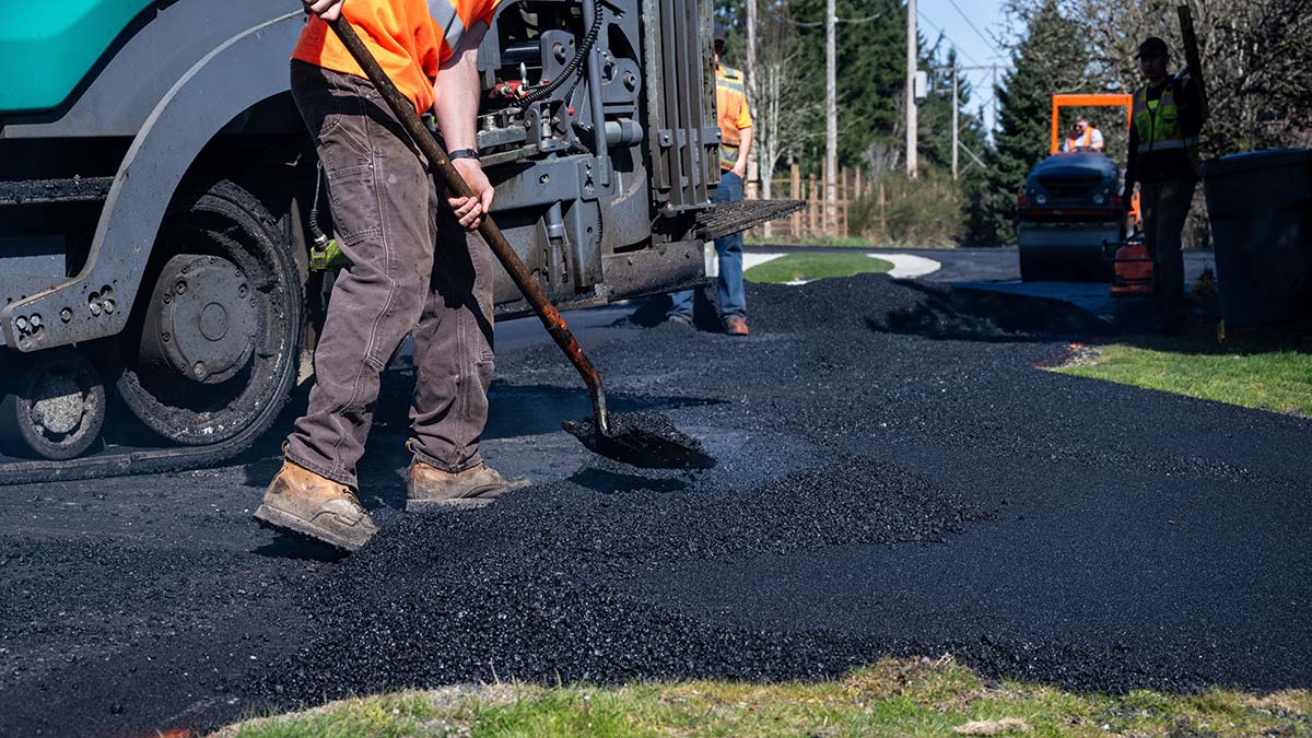 Правительство выделит более 5,2 млрд рублей на строительство и ремонт дорог в регионах