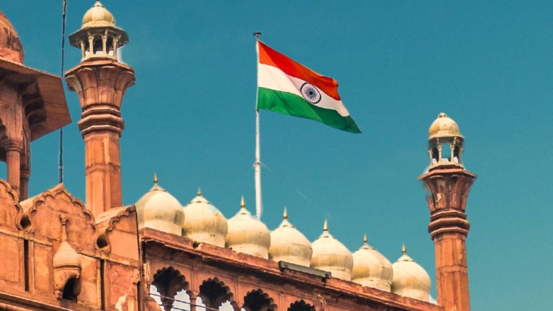 Индия запретила частным клиникам работать с российскими страховщиками