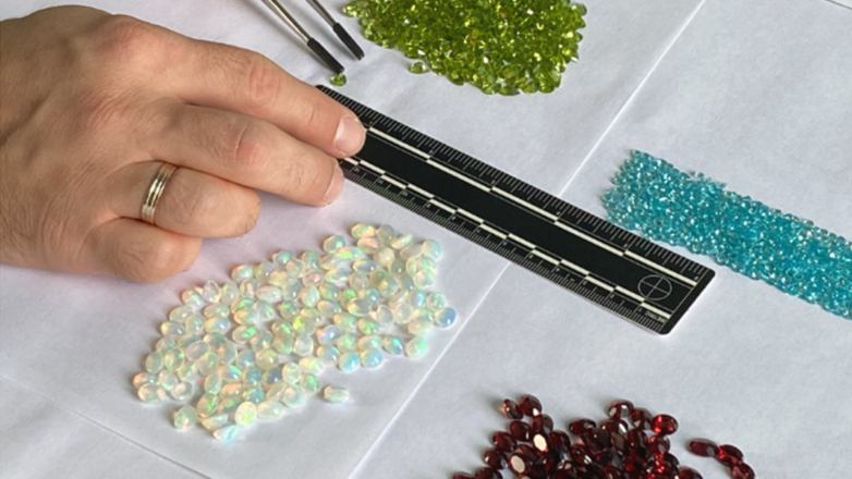 Бизнесмен из Ростова-на-Дону отправил себе контрабандой драгоценные камни из Индии на 3,4 млн руб.