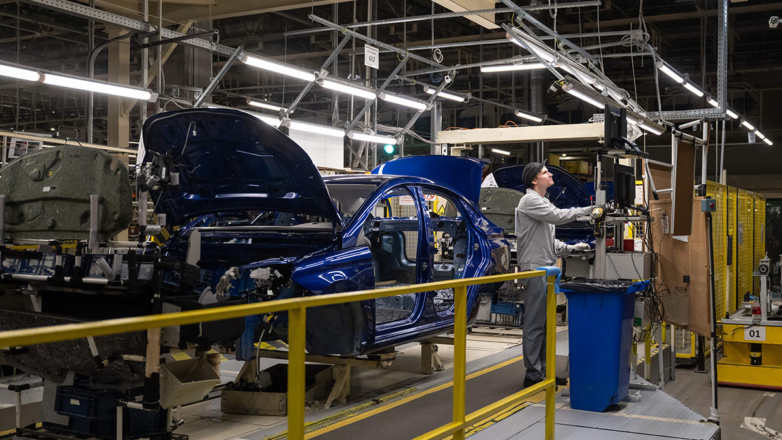 АвтоВАЗ возвращается к пятидневной неделе на фоне роста производственных планов