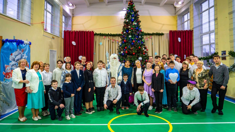 В школу-интернат Кингисеппа благодаря поддержке "Ростерминалугля" пришел Дед Мороз с подарками