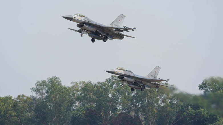 Истребители F-16 ВВС Таиланда нанесли удар по военному объекту Камбоджи