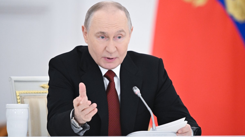 Россия изменит парадигму образования и подготовки кадров на фоне развития ИИ: о чем говорил Путин на заседании Госсовета