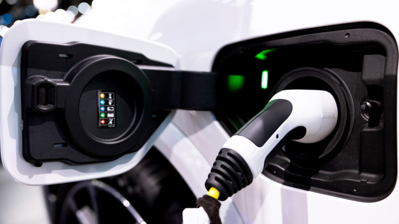 Отечественные электромобили смогут и дальше ездить по платным трассам без оплаты