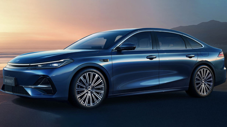 Гибридный седан Geely Galaxy A7 получит больший запас хода