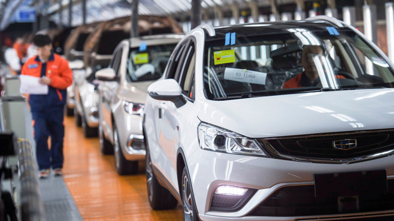 Экспорт легковых автомобилей из Китая в Россию в 2025 году упал на 42%