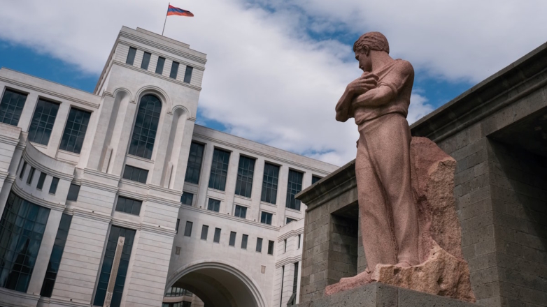 МИД Армении вручил ноту протеста послу России из-за высказываний журналиста Соловьева
