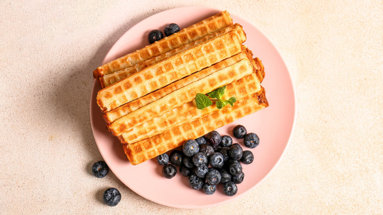 Делаю вафельные трубочки со сгущенкой по рецепту, как в детстве: домашние готовы есть их каждый день