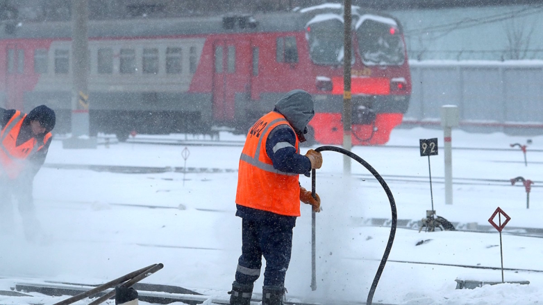 Около 50 поездов задерживаются на Кубани из-за аномального снегопада