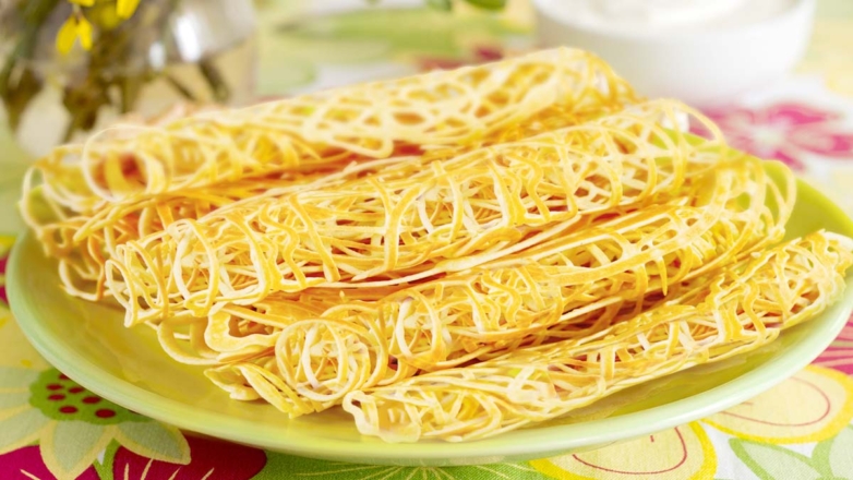 Эффектная "паутинка": как приготовить кружевные блины, которыми восхищаются все гости