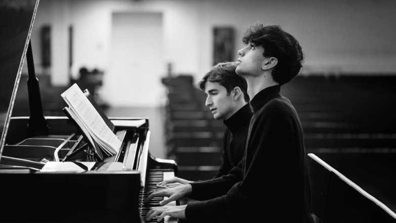 Итальянский дуэт братьев Баньяти исполнит Равеля и Чайковского в Большом зале Московской консерватории