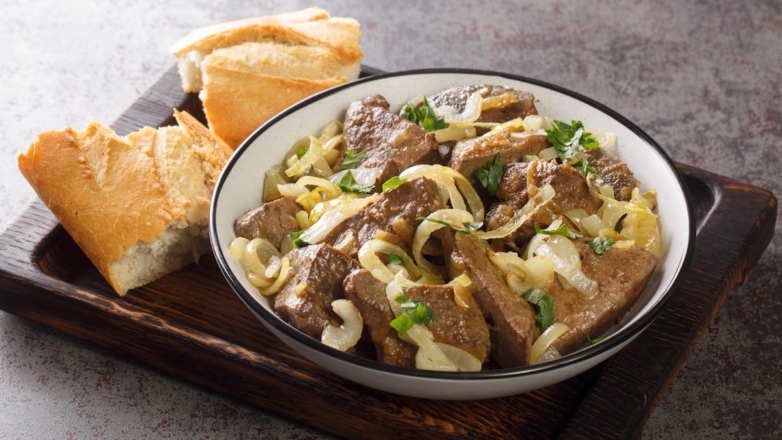 Жаренная печень с луком, которая тает во рту,– трачу всего 30 минут и никакого замачивания в молоке