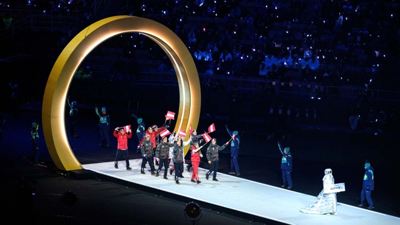 Парад спортсменов начался на церемонии открытия Олимпийских игр в Италии
