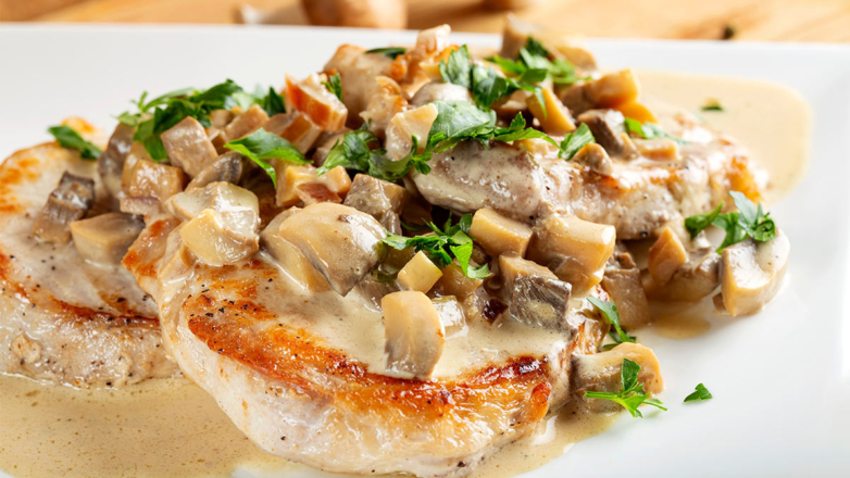 Вкуснее, чем в ресторане: ароматные котлеты в духовке за 30 минут, которые тают во рту